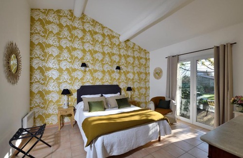 Eyragues Hotel | Les Mazets de Marie de Jules