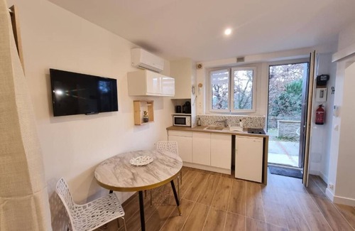 Argeles-sur-Mer Hotel | Les Pierres De La Massane