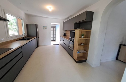 Uchaux Villa | Les Volets bleus: Charming villa 400 m from village center Heated swimming pool