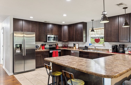 Sevierville Cabaña | Less than 3 miles to Dollywood swimming pool hot tub tiki bar game room and more