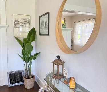 University District Casa | Less than 8 min to UW, Comfort & Quiet University Retreat