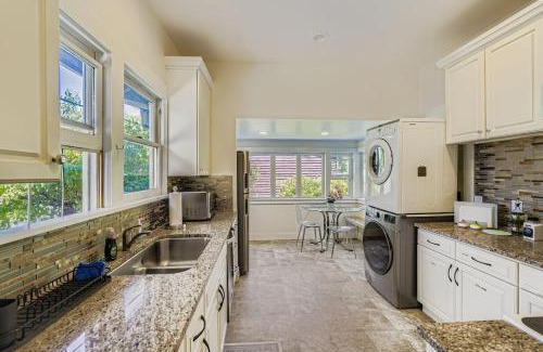 University District Casa | Less than 8 min to UW, Comfort & Quiet University Retreat