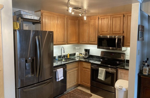 Red River Condominio | Lifts West-new to market-owners home top corner unit sleep 6 in beds 5 more