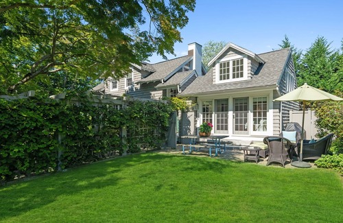 Rowayton Casa | CHARMING ROWAYTON CASA CERCA DEL PUEBLO: SIEMPRE SE SIENTE COMO ESTÁ EN LAS VACACIONES.