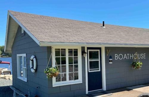 Conquerall Bank Hotel | Lighthouse Motel and Cottages
