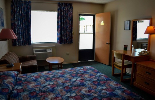 Walkerton Hotel | Lighthouse Motel