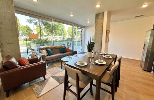 Point Loma Heights Apartamento | Like a hotel but better! Pet friendly, exclusive patio, near beach, free parking