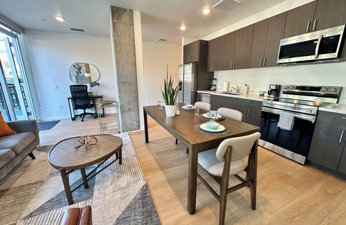 Point Loma Heights Apartamento | Like a hotel but better! Pet friendly, exclusive patio, near beach, free parking