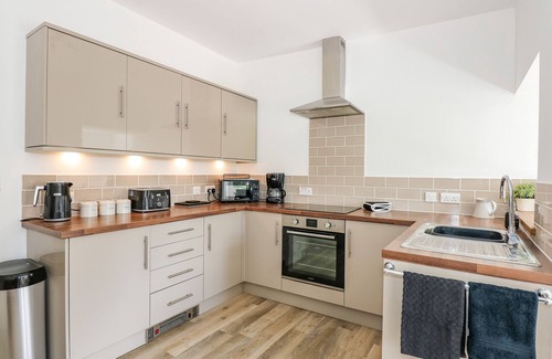 Denver Cabaña | LILY COTTAGE, pet friendly, with a garden in Denver