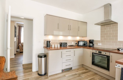 Denver Cabaña | LILY COTTAGE, pet friendly, with a garden in Denver