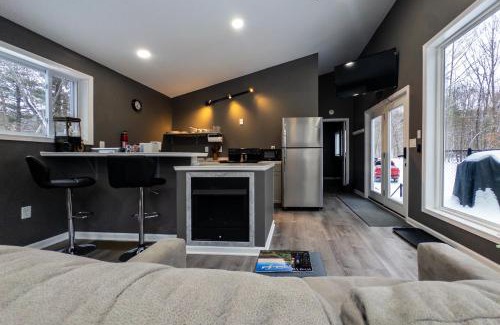 Nimitz Apartamento | Lily Pad at Nimitz - Private 19 Acre Cabin with Fire Pit & WiFi