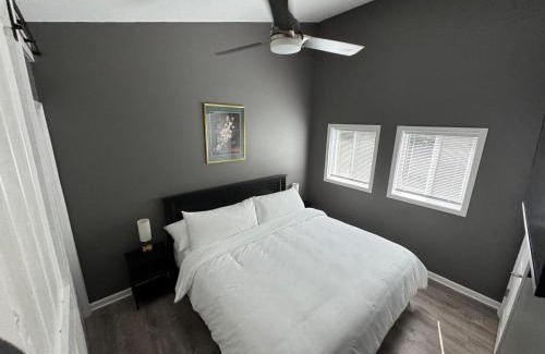 Nimitz Apartamento | Lily Pad at Nimitz - Private 19 Acre Cabin with Fire Pit & WiFi