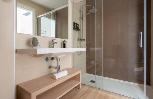 El Camp de l'Arpa del Clot Hotel | Limehome Barcelona Carrer de Besalú 82