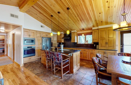 Alton Bay Casa | Limited time fall specials at Hummingbird on Lake Winnipesaukee