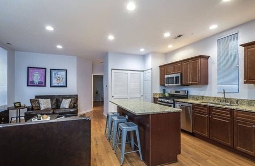 Wrightwood Neighbors Hotel | Lincoln Park Living - Suite 1