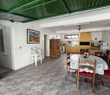 Sao Lourenco do Sul Casa | Linda casa para temporada em FRENTE A PRAIA em São Lourenço do Sul