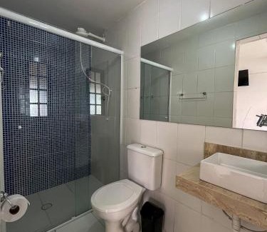 Pequea Chalet De Esquí | Linda suíte à 300m da Praia do Pequeá no Saco da Capela