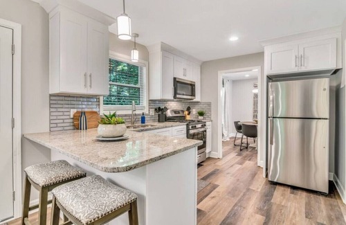 Kennesaw Casa | Lindley Lane 2145 · 4BR Fenced Yd Next to Creek/Nature Trail (2145L)