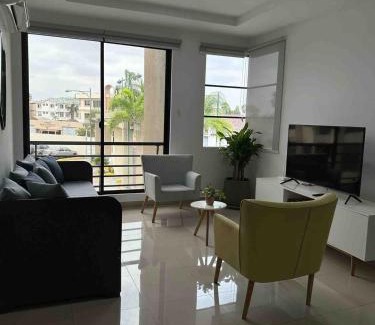 Samborondón Apartamento | Lindo y Moderno Departamento, Parqueo