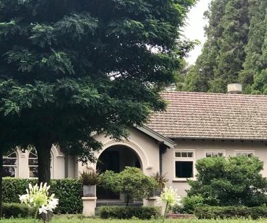 Burradoo Hotel | Links House