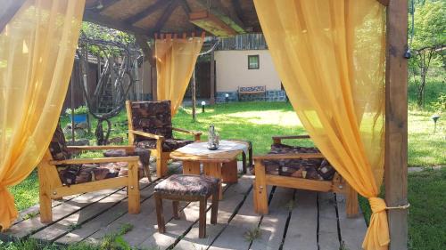 Chuprene Casa | Lion Cottage