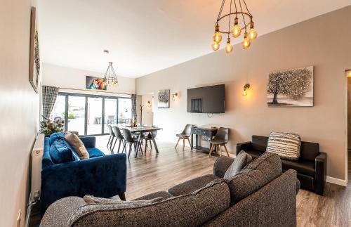 Newark upon Trent Casa | LIONHEART LARGE LUXURY ACCESSIBLE LODGE - Sleeps 12 ,Dog Friendly,Near Sherwood Forest at Fairview Farm Nottingham great for Family Gatherings ,Groups ,Parties