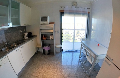 Alges Apartamento | Lisbon, 2-bedroom apartment with balcony in Algés