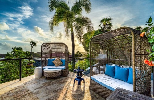 Estate Queens Quarter Villa | Lissette Manor - 5BR historical estate next to The Pink Palm Hotel downtown!