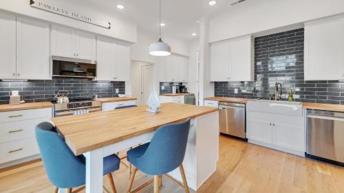 Pawleys Island Casa | Litchfield Cottage home by Peace Vacations