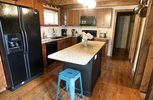 Tallassee Cabina | Little Blue Cabin in the Great Smoky Mountains