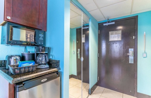 Ruskin Hotel | Little Harbor Gem | Water Views, Pet-Friendly & Close to Dining