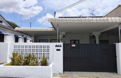 Batu Pahat Casa | Little House Batu Pahat Homestay