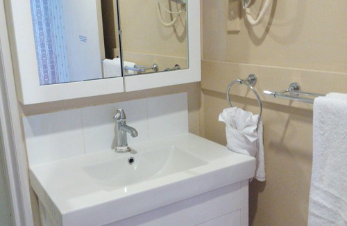 Nuku'alofa Hotel | Little Italy Hotel