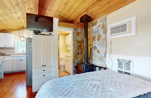 Sunset Cove Hotel | Little Lake Cottage