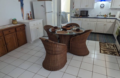 Beef Island Apartamento | Sirenita - Lujoso, Amplio Rentalfor Dos. .