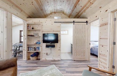 Crescent Casa | Little Pine Cabin at Big Pine Retreat