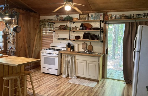 Morrilton Cabina | Little Piney Cabin at the Foothills of Petit Jean Mt Close Petit Jean State Pk.