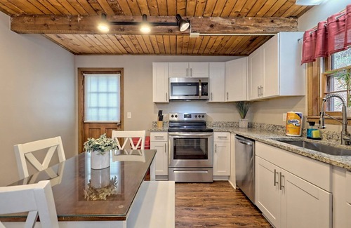 Clayton Cabina | Pequeña casa roja. Una cabaña encantadora en Clayton, Ga