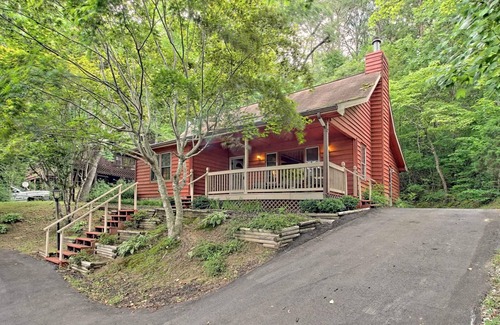 Clayton Cabina | Pequeña casa roja. Una cabaña encantadora en Clayton, Ga