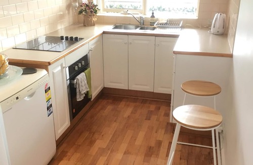 Ascot Vale Apartamento | Little Vella, 2 habitaciones 1 baño. Aparcamiento seguro. Wi-Fi gratis. Impecable limpio