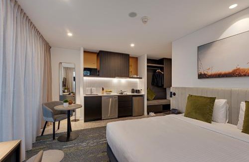 Kingswood Hotel | Littomore Suites Kingswood