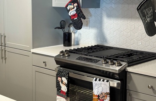 Downtown Apartamento | Live the luxury lifestyl 2 bedroom Pool Gym, basketball court middle of downtown