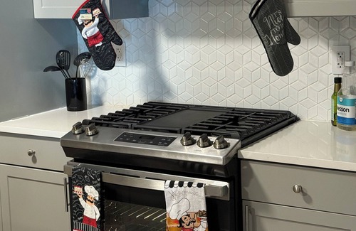 Downtown Apartamento | Live the luxury lifestyl 2 bedroom Pool Gym, basketball court middle of downtown