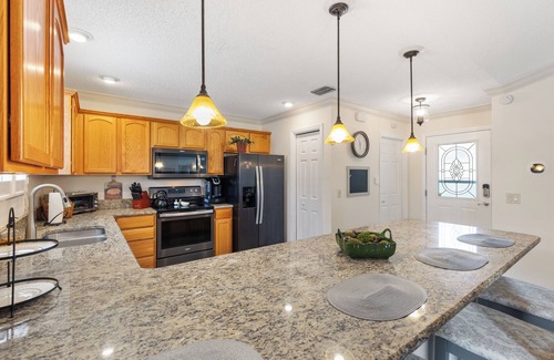 Duval Cabaña | Live the Villages Life – 2BR, Golf Cart, Fenced Yard for Furry Friends