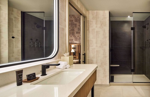 Central Oklahoma City Hotel | Lively Hotel On Oak Oklahoma City, Tapestry By Hilton