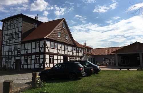 Dassel Apartamento | Viviendo en el edificio del molino, rodeado de verdes prados.