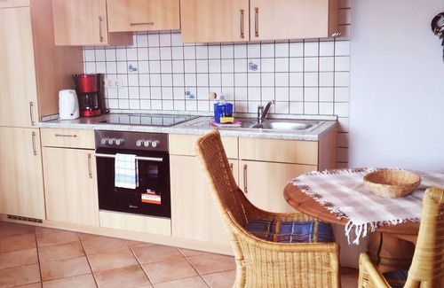 Lancken-Granitz Apartamento | Vivir bajo "Reet", ideal para familias, se admiten perros, jardín + gran espacio abierto