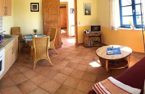 Lancken-Granitz Apartamento | Vivir bajo "Reet", ideal para familias, se admiten perros, jardín + gran espacio abierto