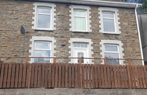 Crumlin Cabaña | Llanhilleth Miners Cottage, great for touring South Wales and Dog Friendly