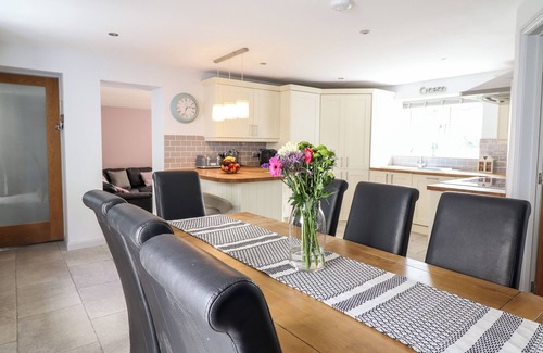 Llandderfel Casa | LLYS TIRION, pet friendly, with a garden in Bala